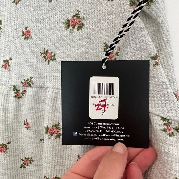 NWT  Grey tank with rose buds - Picture 5 of 6